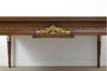 中古　美品　アメリカ　KARGES FURNITURE(カーゲス・ファニチャ)　細やかな意匠にこだわりを感じるリビングテーブル(センターテーブル)(R-055995)