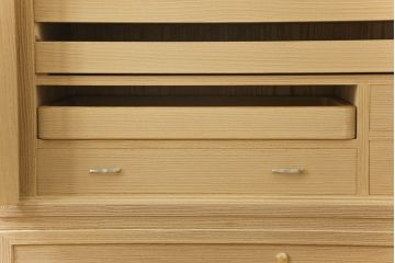 中古　美品　品のある佇まいが魅力的な国産高級総桐箪笥(胴厚)(着物箪笥、衣装箪笥、桐たんす)(R-056011)