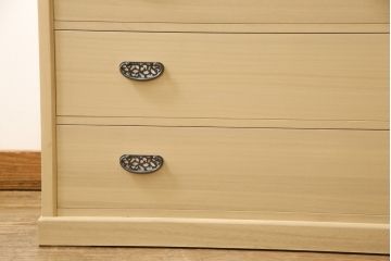 中古　美品　取り入れやすいサイズと上品な佇まいが魅力的な総桐箪笥(桐たんす、小箪笥、小袖たんす、整理タンス、サイドチェスト、引き出し)(R-056019)