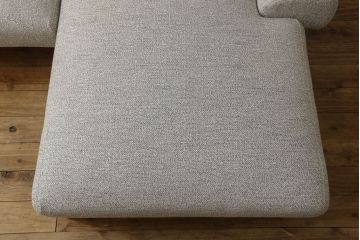 中古　展示美品　2019年8月購入　エスティック　フォルマックス(formax)　パンナ(PANNA)　フェザー　ナチュラルな空間づくりにおすすめの2P片肘ソファ(右)+片肘ロングシートソファ(左)セット(二人掛けソファ、カウチソファ、ロングソファ)(定価約86万8千円)(R-056023)