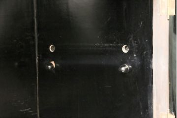 激レア!　和製アンティーク　三つ葉葵紋入り　細やかな彫刻が美しい梨地の飾り棚(茶棚、戸棚、収納棚、サイドボード)(R-056025)