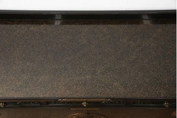 激レア!　和製アンティーク　三つ葉葵紋入り　細やかな彫刻が美しい梨地の飾り棚(茶棚、戸棚、収納棚、サイドボード)(R-056025)