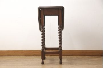 イギリスアンティーク　オーク材　脚のデザインが美しいツイストレッグバタフライテーブル(ラウンドテーブル、サイドテーブル、コーヒーテーブル)(R-056028)