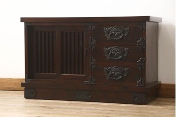 中古　美品　岩谷堂箪笥　迫力ある金具が存在感を放つテレビ台(収納棚、箪笥、和タンス、整理たんす、ローボード)(R-056029)