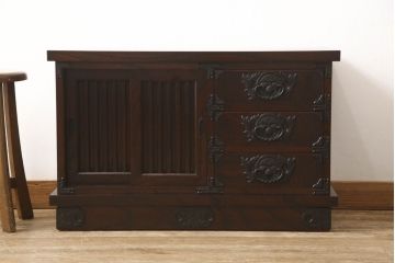 中古　美品　岩谷堂箪笥　迫力ある金具が存在感を放つテレビ台(収納棚、箪笥、和タンス、整理たんす、ローボード)(R-056029)
