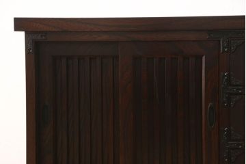 中古　美品　岩谷堂箪笥　迫力ある金具が存在感を放つテレビ台(収納棚、箪笥、和タンス、整理たんす、ローボード)(R-056029)