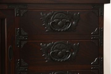 中古　美品　岩谷堂箪笥　迫力ある金具が存在感を放つテレビ台(収納棚、箪笥、和タンス、整理たんす、ローボード)(R-056029)