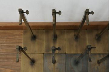 中古　アンティーク調　古美色(こびしょく)　シャビーな風合いがレトロな雰囲気を高めるディスプレイスタンド10台セット(アクセサリースタンド、ハンガースタンド、店舗什器)(R-056031)