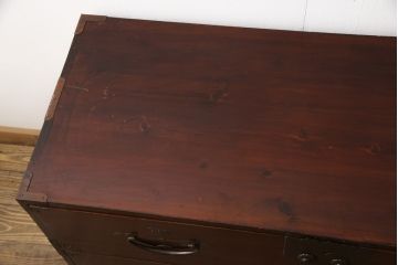 和製アンティーク　前ケヤキ材　鉄脚付き　漆がきれいな二本松箪笥ローボード(テレビ台、ローチェスト、引き出し、和タンス)(R-056040)
