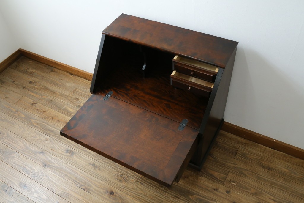 中古　北海道民芸家具　コンパクトで使い勝手の良いライティングビューロー　(R-056043)