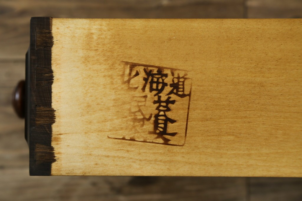 中古　北海道民芸家具　コンパクトで使い勝手の良いライティングビューロー　(R-056043)