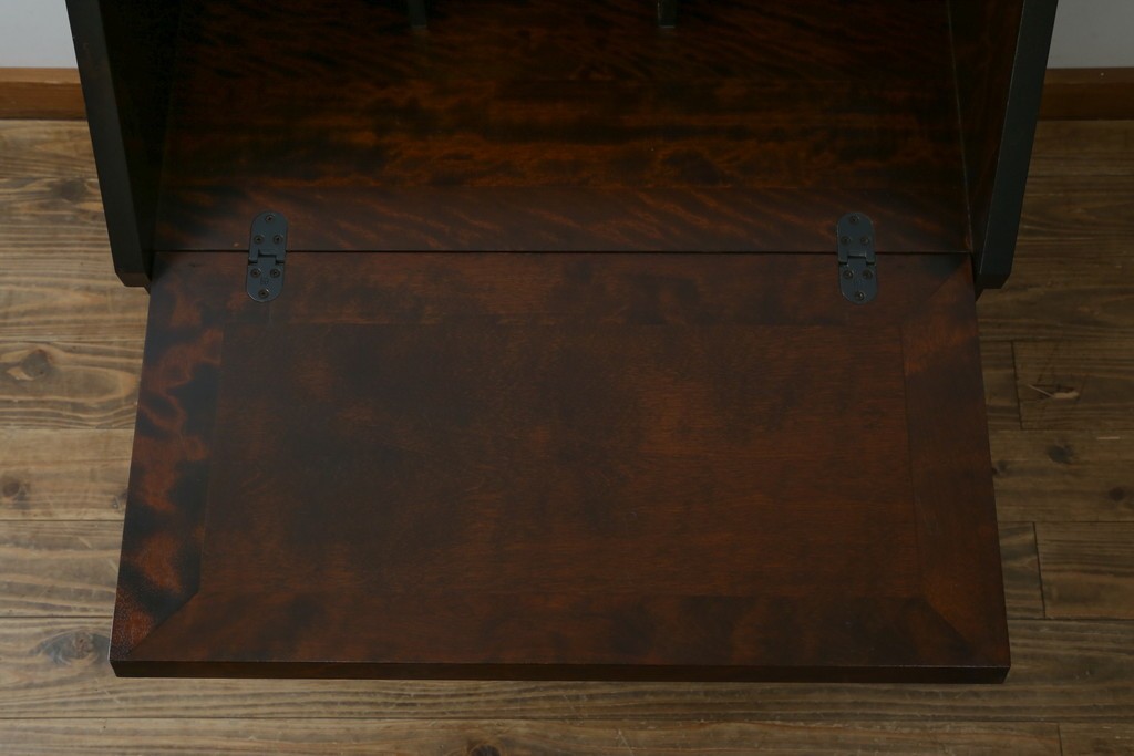 中古　北海道民芸家具　コンパクトで使い勝手の良いライティングビューロー　(R-056043)