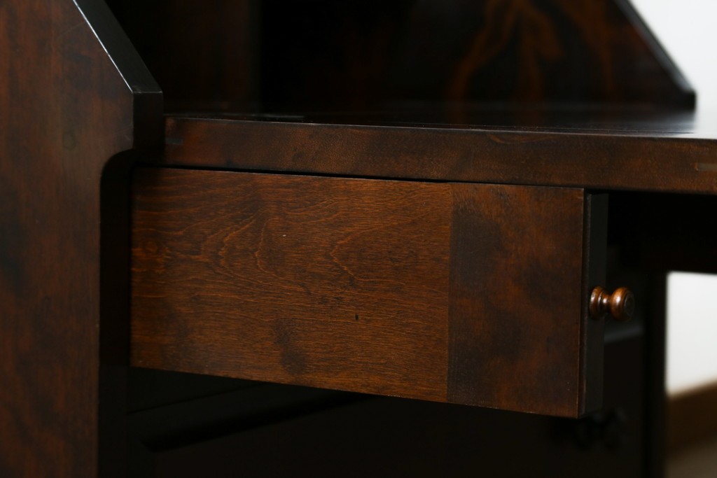 中古　北海道民芸家具　コンパクトで使い勝手の良いライティングビューロー　(R-056043)