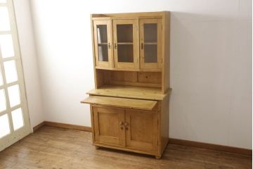アンティーク家具　フランスアンティーク　パイン材　明るい色合いであたたかな空間を演出するキッチンキャビネット(収納棚、戸棚、食器棚)(R-056045)
