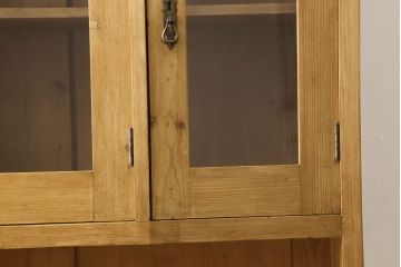 アンティーク家具　フランスアンティーク　パイン材　明るい色合いであたたかな空間を演出するキッチンキャビネット(収納棚、戸棚、食器棚)(R-056045)
