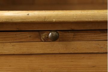 アンティーク家具　フランスアンティーク　パイン材　明るい色合いであたたかな空間を演出するキッチンキャビネット(収納棚、戸棚、食器棚)(R-056045)