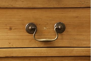 アンティーク家具　フランスアンティーク　パイン材　明るい色合いであたたかな空間を演出するキッチンキャビネット(収納棚、戸棚、食器棚)(R-056045)