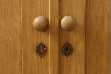 アンティーク家具　フランスアンティーク　パイン材　明るい色合いであたたかな空間を演出するキッチンキャビネット(収納棚、戸棚、食器棚)(R-056045)