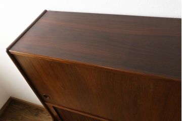 デンマークビンテージ　ローズウッド材　多彩な収納が魅力のシャッター付きキャビネット(サイドキャビネット、ダイニングボード、ヴィンテージ)(R-056047)