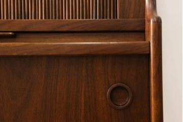 デンマークビンテージ　ローズウッド材　多彩な収納が魅力のシャッター付きキャビネット(サイドキャビネット、ダイニングボード、ヴィンテージ)(R-056047)