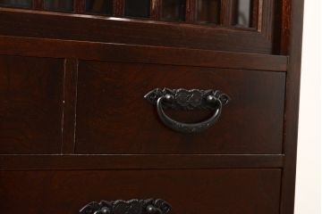 中古　美品　民芸家具　深みのある色合いが和モダンな雰囲気にピッタリな小振りな水屋箪笥収納棚(戸棚、食器棚、キャビネット)(R-056064)