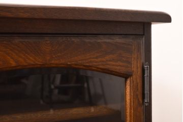 中古　美品　蝦夷(えぞ)民芸家具　ナラ材　品のある佇まいが魅力的なテレビ台(戸棚、ローボード、テレビボード)(R-056065)