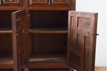 ビンテージ家具　スペイン製　デコラティブな意匠で存在感抜群のキャビネット(食器棚、飾り棚、収納棚、戸棚、ヴィンテージ)(R-056070)