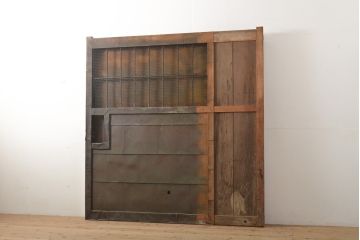 アンティーク建具　明治期　希少　窓付き!珍しい作りの銅板付き格子蔵戸(引き戸、玄関戸)(R-056075)