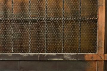 アンティーク建具　明治期　希少　窓付き!珍しい作りの銅板付き格子蔵戸(引き戸、玄関戸)(R-056075)