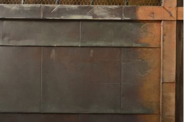 アンティーク建具　明治期　希少　窓付き!珍しい作りの銅板付き格子蔵戸(引き戸、玄関戸)(R-056075)