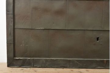アンティーク建具　明治期　希少　窓付き!珍しい作りの銅板付き格子蔵戸(引き戸、玄関戸)(R-056075)
