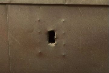 アンティーク建具　明治期　希少　窓付き!珍しい作りの銅板付き格子蔵戸(引き戸、玄関戸)(R-056075)