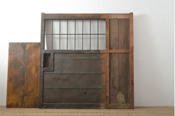 アンティーク建具　明治期　希少　窓付き!珍しい作りの銅板付き格子蔵戸(引き戸、玄関戸)(R-056075)