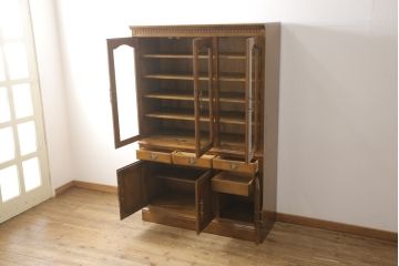 中古　美品　横浜ダニエル(daniel)　A-203　珍しいライトブラウン色が魅力!　優雅な佇まいが上品なチャイナキャビネット(食器棚、収納棚)(定価約84万円)(R-056091)