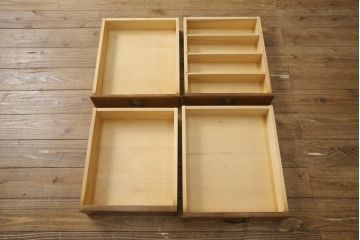 中古　美品　横浜ダニエル(daniel)　A-203　珍しいライトブラウン色が魅力!　優雅な佇まいが上品なチャイナキャビネット(食器棚、収納棚)(定価約84万円)(R-056091)