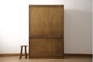 中古　美品　横浜ダニエル(daniel)　A-203　珍しいライトブラウン色が魅力!　優雅な佇まいが上品なチャイナキャビネット(食器棚、収納棚)(定価約84万円)(R-056091)