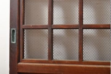 腰板欅材　錠前金具がおしゃれ!明治期のアンティーク格子蔵戸1枚(きつね格子、狐格子、引き戸、玄関ドア、和風玄関扉、建具、格子戸、マス目、升目)(R-056093)
