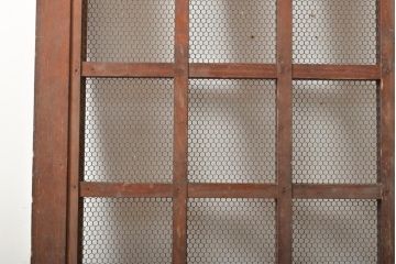 腰板欅材　錠前金具がおしゃれ!明治期のアンティーク格子蔵戸1枚(きつね格子、狐格子、引き戸、玄関ドア、和風玄関扉、建具、格子戸、マス目、升目)(R-056093)