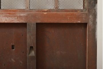 腰板欅材　錠前金具がおしゃれ!明治期のアンティーク格子蔵戸1枚(きつね格子、狐格子、引き戸、玄関ドア、和風玄関扉、建具、格子戸、マス目、升目)(R-056093)