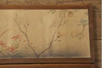 和製アンティーク　前面フレームケヤキ材　引き戸に描かれた花鳥の絵がかわいらしい横長置床(テレビ台、ローボード、戸棚、収納棚)(R-056101)