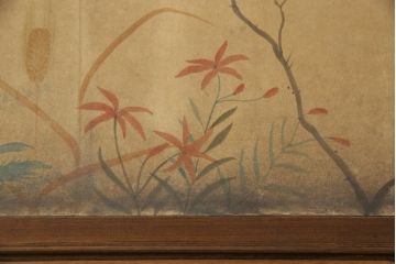 和製アンティーク　前面フレームケヤキ材　引き戸に描かれた花鳥の絵がかわいらしい横長置床(テレビ台、ローボード、戸棚、収納棚)(R-056101)