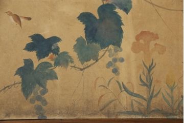 和製アンティーク　前面フレームケヤキ材　引き戸に描かれた花鳥の絵がかわいらしい横長置床(テレビ台、ローボード、戸棚、収納棚)(R-056101)