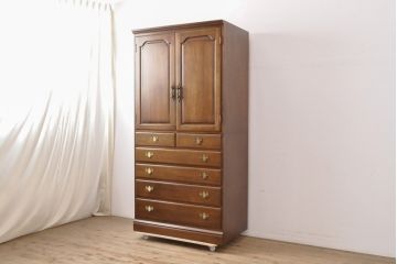 中古　美品　横浜クラシック家具　ダニエル(Daniel)　木のあたたかみを感じる上品な縦型チェスト(引き出し、洋服タンス、和たんす、和タンス)(R-056103)