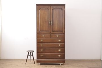 中古　美品　横浜クラシック家具　ダニエル(Daniel)　木のあたたかみを感じる上品な縦型チェスト(引き出し、洋服タンス、和たんす、和タンス)(R-056103)