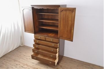 中古　美品　横浜クラシック家具　ダニエル(Daniel)　木のあたたかみを感じる上品な縦型チェスト(引き出し、洋服タンス、和たんす、和タンス)(R-056103)