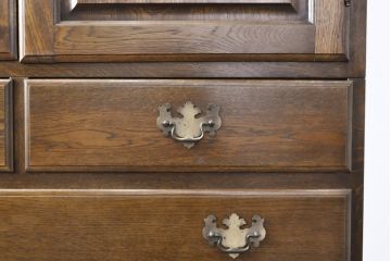 中古　美品　横浜クラシック家具　ダニエル(Daniel)　木のあたたかみを感じる上品な縦型チェスト(引き出し、洋服タンス、和たんす、和タンス)(R-056103)