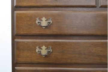 中古　美品　横浜クラシック家具　ダニエル(Daniel)　木のあたたかみを感じる上品な縦型チェスト(引き出し、洋服タンス、和たんす、和タンス)(R-056103)