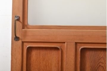 杉材　モールディング入りの凝ったデザイン!ガラス窓付きアンティークドア1枚(扉、木製建具)(R-056105)