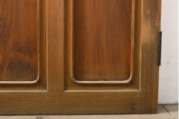 杉材　モールディング入りの凝ったデザイン!ガラス窓付きアンティークドア1枚(扉、木製建具)(R-056105)