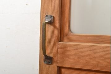 杉材　モールディング入りの凝ったデザイン!ガラス窓付きアンティークドア1枚(扉、木製建具)(R-056105)